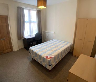 3 bedroom terraced house to rent - Photo 4