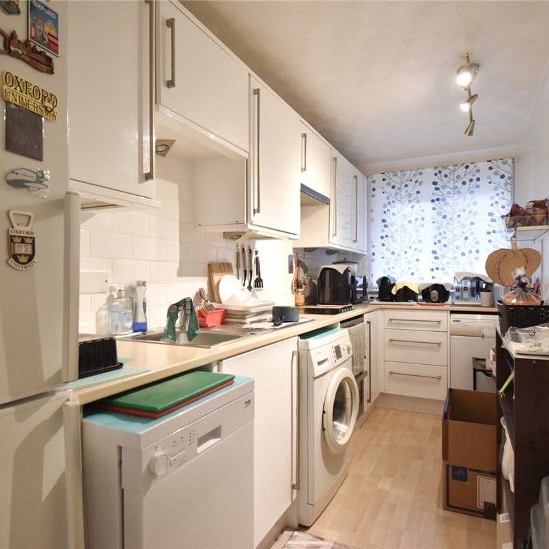 Well presented 1 Bedroom Maisonette to rent in the popular area of Cherry Hinton, Cambridge. Electric Heating. Local amenities close by. Street parking. Unfurnished. - Photo 1