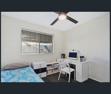 BROADWATER LIVING WITH STUNNING WATER VIEWS - Photo 6