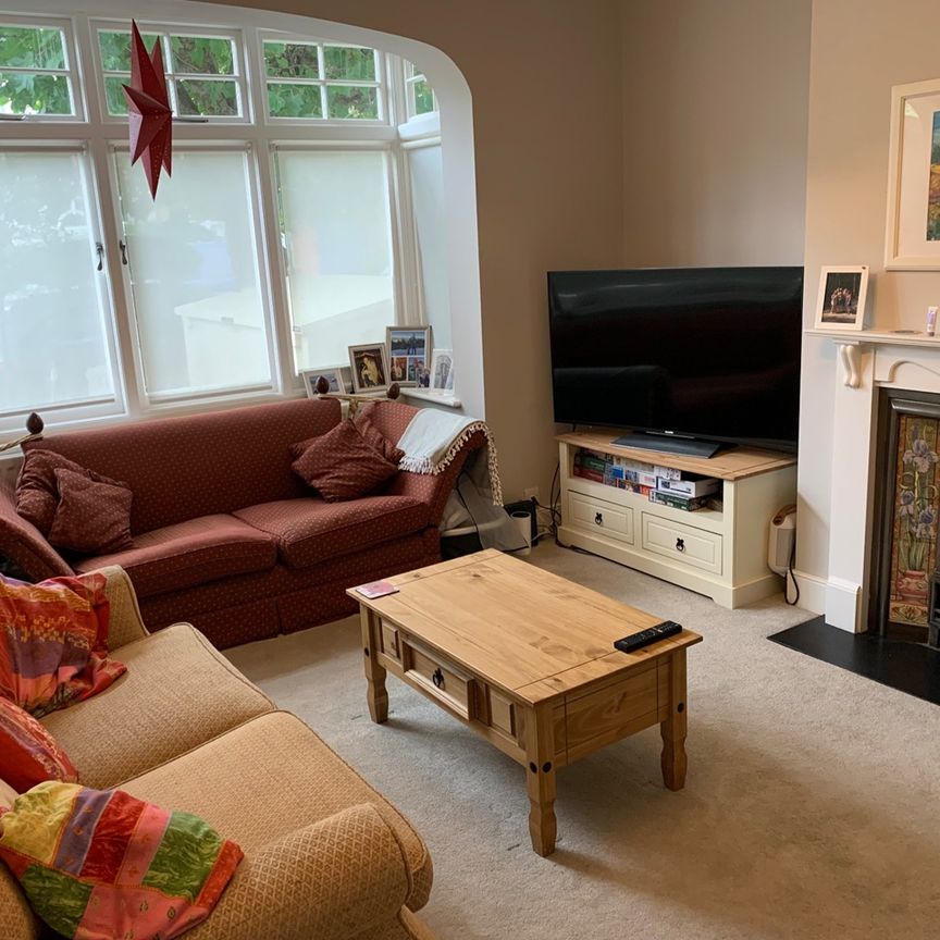 4 Bed Terraced House, Chatsworth Avenue, SW20 - Photo 1