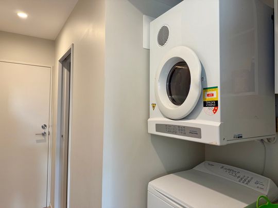 Merivale, 3 bedrooms - Photo 1