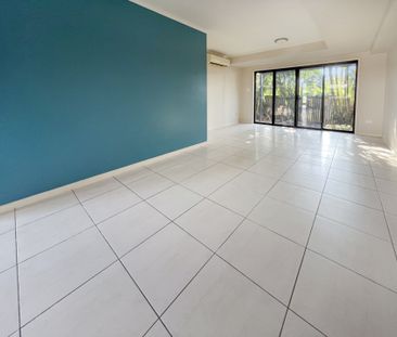 Modern Townhouse Minutes To The Beach! - Photo 2