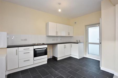 3 bedroom terraced house to rent - Photo 5