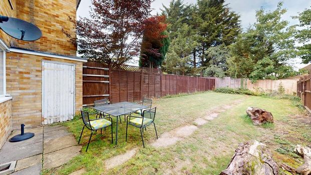 3 bedroom ground floor flat to rent - Photo 1