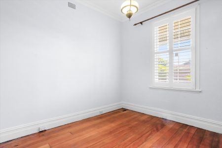 Spacious 3-Bedroom Family Home with Inground Pool - Photo 2