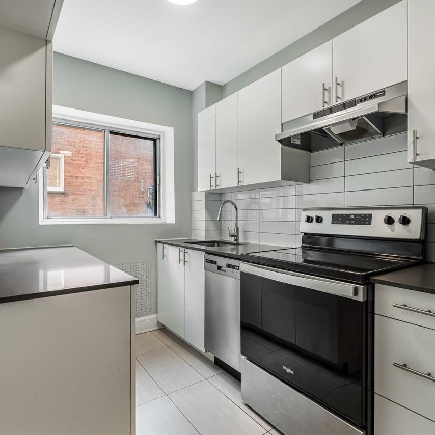 Large 1 Bedroom Apartment - NDG - 4615-4625 Bourret Avenue, Montréal - Photo 1