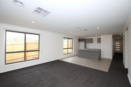 31 Bagshot Circuit, Mernda VIC 3754 - Photo 4