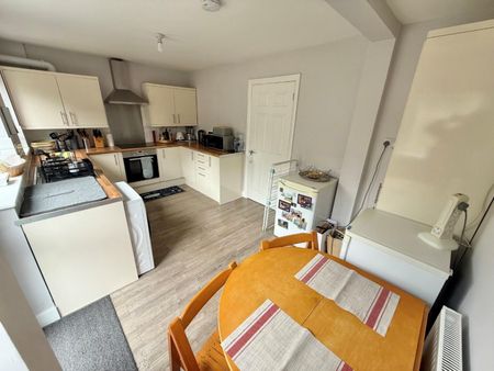 3 bedroom House To Let - Photo 5