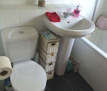 Rowle Close, Stantonbury, Milton Keynes - Photo 2