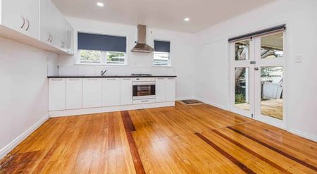 Centrally Located in Desirable New Windsor! - Photo 5