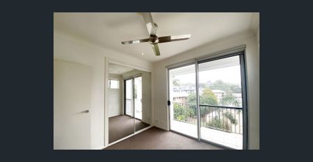 EASY LIVING 3 BEDROOM TOWNHOUSE - Photo 2