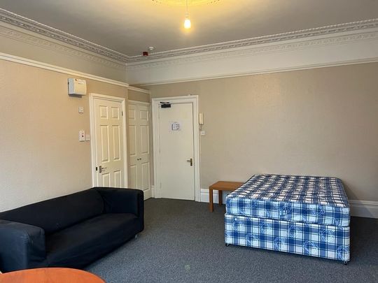 Studio Flat, Walsingham Road, BS6 - Photo 1