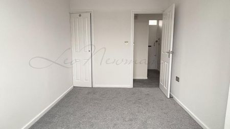 1 bedroom penthouse to rent - Photo 2