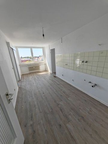 Perfekt für uns: renovierte 3-Zimmer-Wohnung mit Balkon - Photo 2