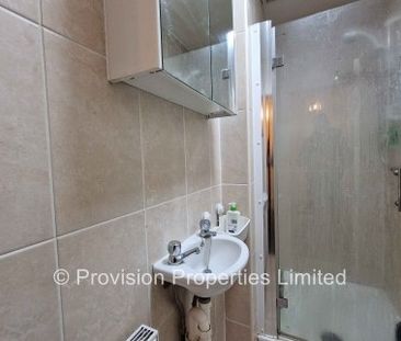 3 Bedroom Flats in Hyde Park - Photo 4