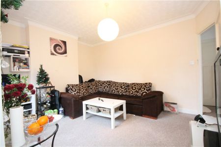 Birkbeck Avenue, Greenford - Photo 2