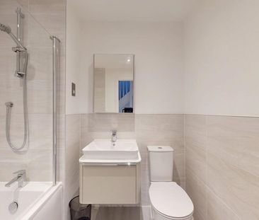 3 bedroom semi-detached house to rent - Photo 1