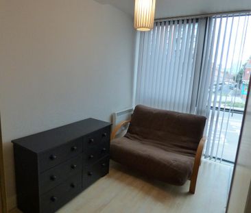 2 bedroom flat to rent - Photo 3