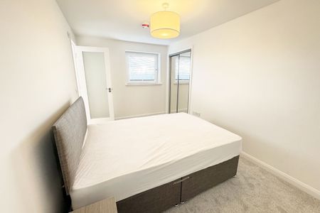 2 Bed, Flat - Photo 3