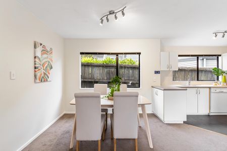 Unit 2, 4 Altona Road, Forrest Hill, Auckland - Photo 3