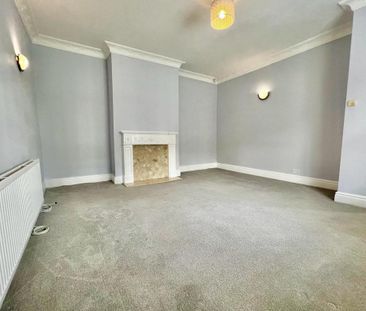 3 bedroom end of terrace house to rent - Photo 1