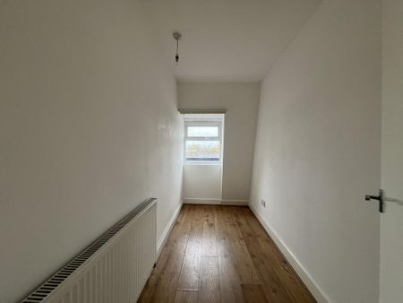 3 bedroom flat to rent - Photo 3