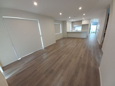 Charming 3BR Townhouse in Takanini! - Photo 4