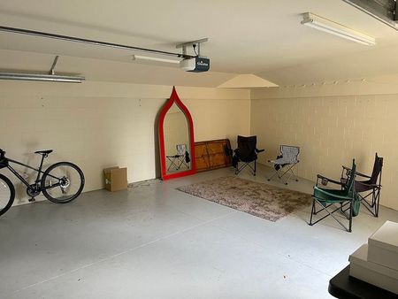 Double glazed newish home - Photo 5