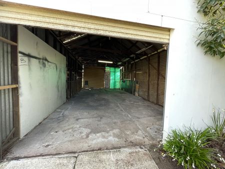 GREAT LOCATION - THREE BEDROOM HOME ! - Photo 2