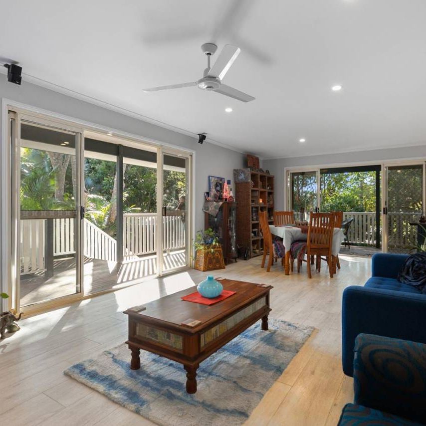 Charming Queenslander with Mountain Views and Outdoor Entertaining - Photo 1