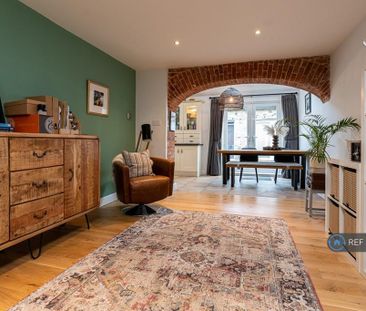 4 bedroom semi-detached house to rent - Photo 3