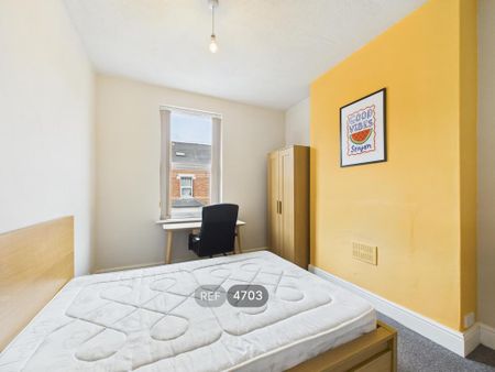 4 bedroom terraced house to rent - Photo 5