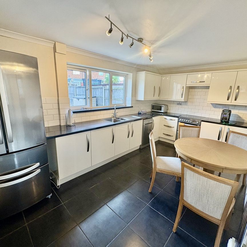 Elm Tree Avenue, Shirebrook, Mansfield - Photo 1