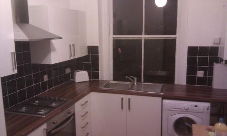 3 bedroom flat to rent - Photo 4