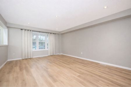 For Lease - 86 Hunter Way, Brantford, Ontario - Photo 2