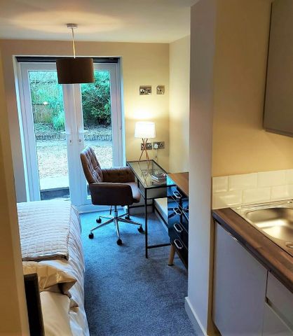 1 bedroom in a house share to rent - Photo 3