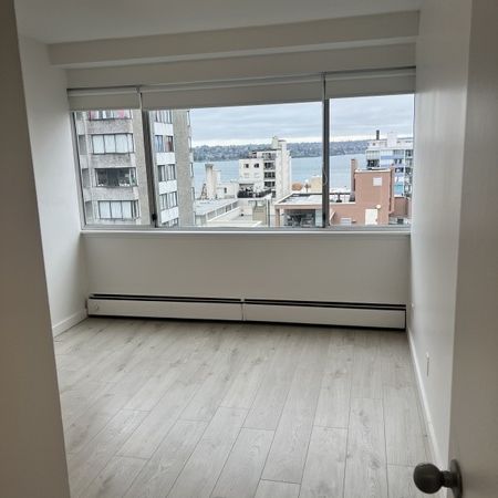 The White House - Photo 4