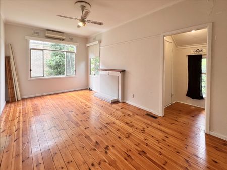 19 Woonah Street, Chadstone VIC 3148 - House For Rent | Domain - Photo 2