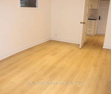 Recent renovations very spacious affordable! - Photo 1