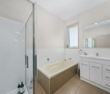 Modern Two Bedroom Villa - Photo 5