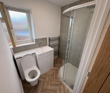 1 bedroom in a house share to rent - Photo 4