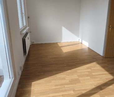 Frisch Renovierte 3-Raum-Wohnung mit Badewanne und Balkon - Photo 2