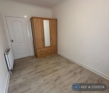 3 bedroom flat to rent - Photo 4