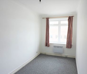 3 bedroom maisonette to rent Westquay House, 20 West Street, Fareha... - Photo 3