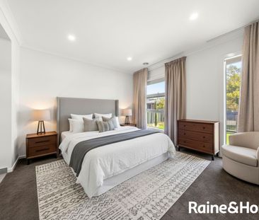 MODERN 4 BEDROOM HOME WITH ALL THE EXTRAS - Photo 2