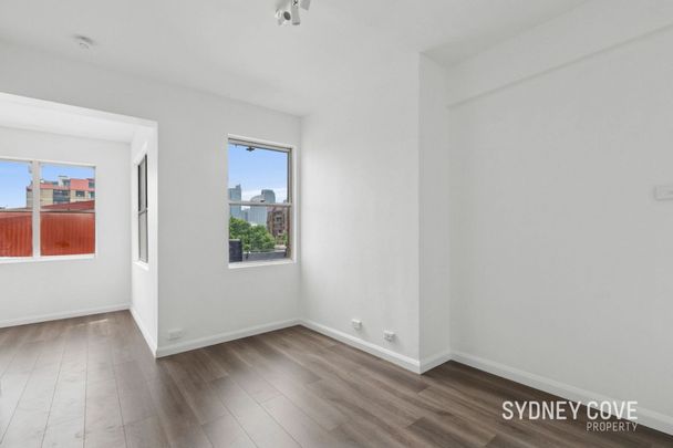STUNNING RECENTLY RENOVATED STUDIO APARTMENT | Unfurnished - Photo 1