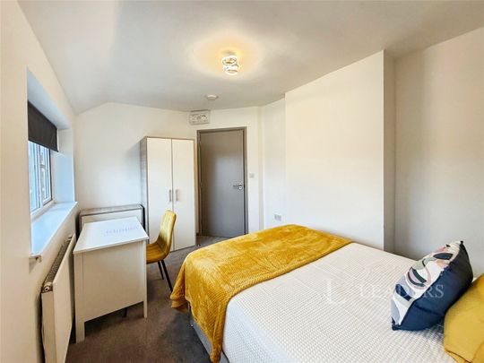 house to rent Gilbert Avenue, Tividale, Oldbury, West Midlands, B69 - Photo 1