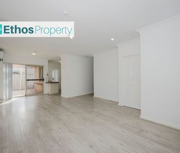 A REAL GEM ON SWAN ST - Photo 2