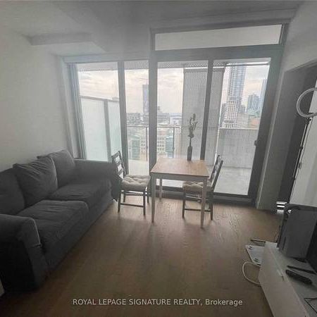 Yonge/Richmond Street-Stylish 1Bdrm+Den 1Bath 1Locker. - Photo 3