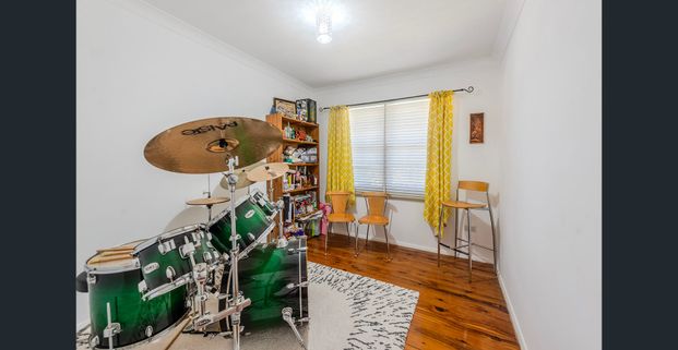 Bright & Airy Living in a Peaceful Emu Plains Pocket - Photo 1